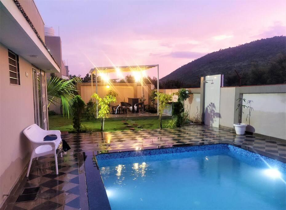 Nine Hill Villa - 2BHK Private Villa with Pool Udaipur Esterno foto