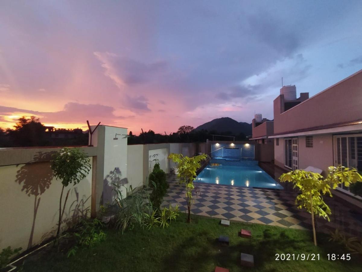 Nine Hill Villa - 2BHK Private Villa with Pool Udaipur Esterno foto